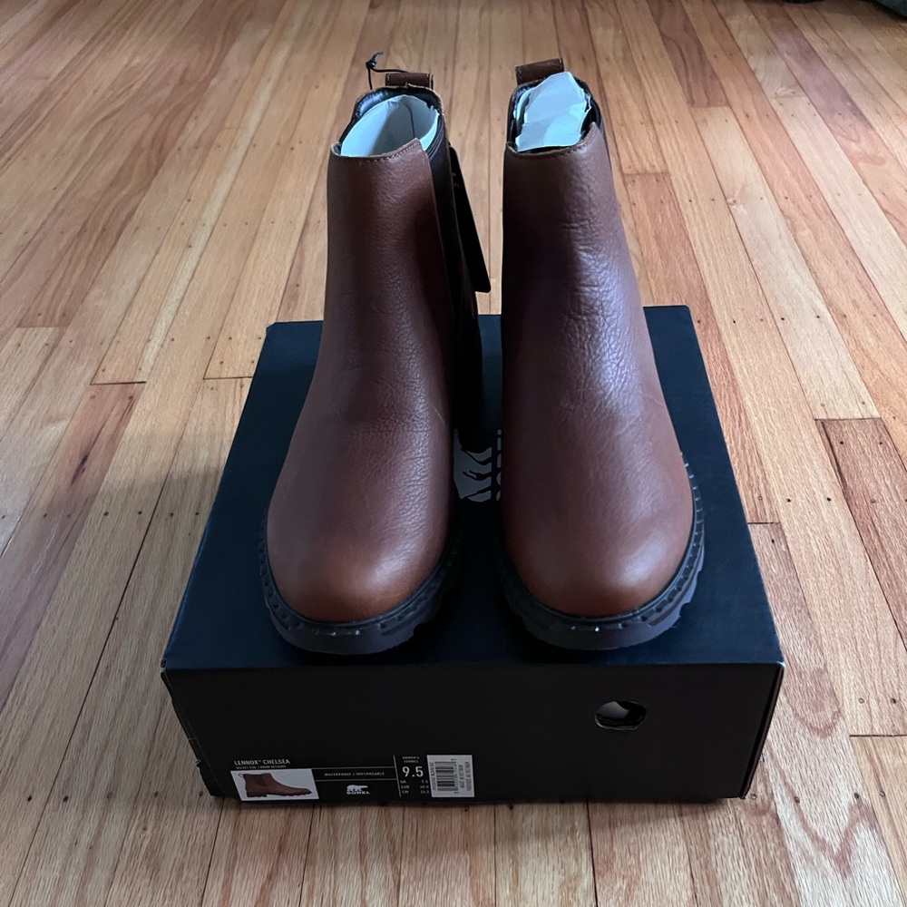 BNIB Women’s Sorel Lennox Chelsea Boots